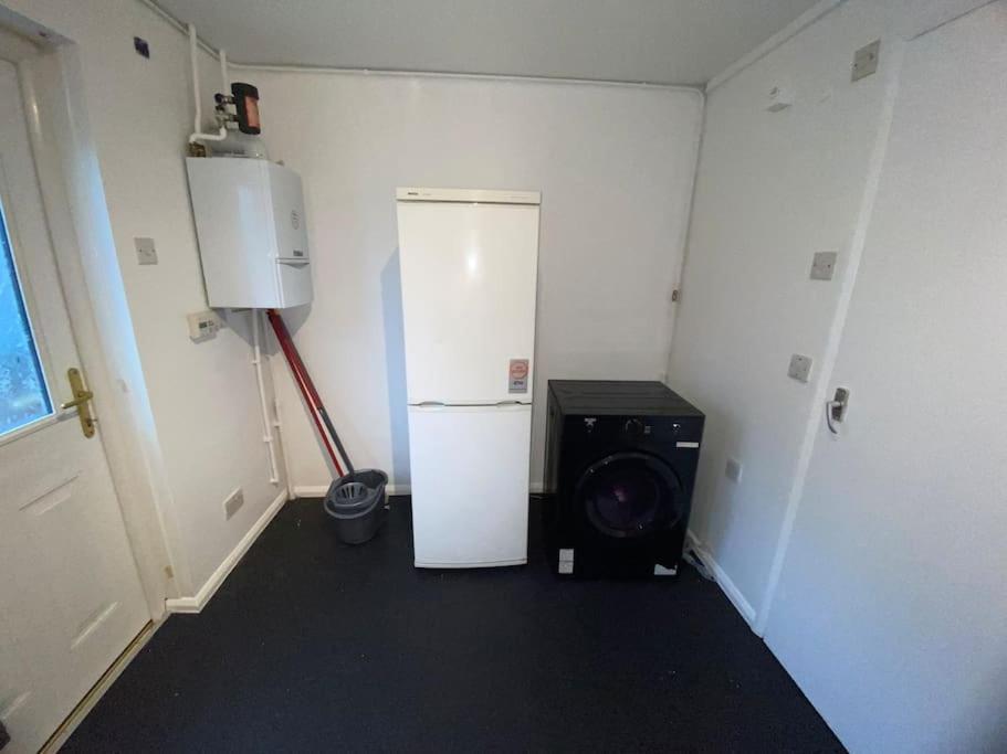 Entire 1 Bedroom City House 런던 외부 사진