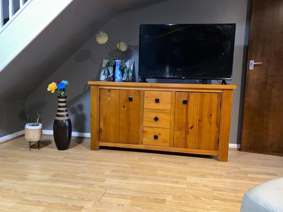 Entire 1 Bedroom City House 런던 외부 사진